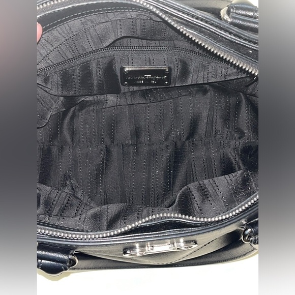 Salvatore Ferragamo Gancini Shoulder Bag GG-21D940 Black Leather - Picture 13 of 15